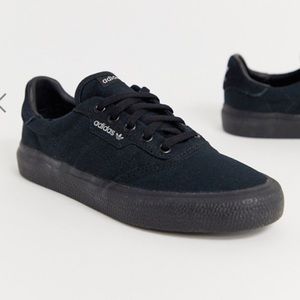 NWT Runs L adidas Original 3MC Blk Canvas Sneakers
